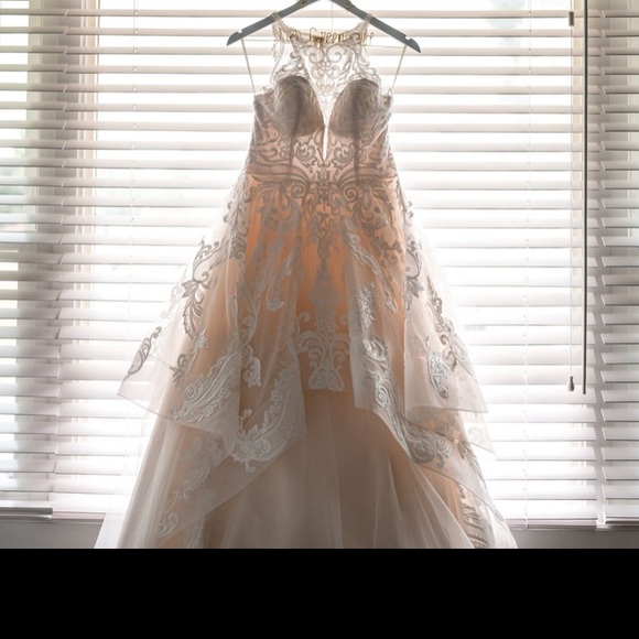 Beautiful Wedding Dress - Picture 7 of 7